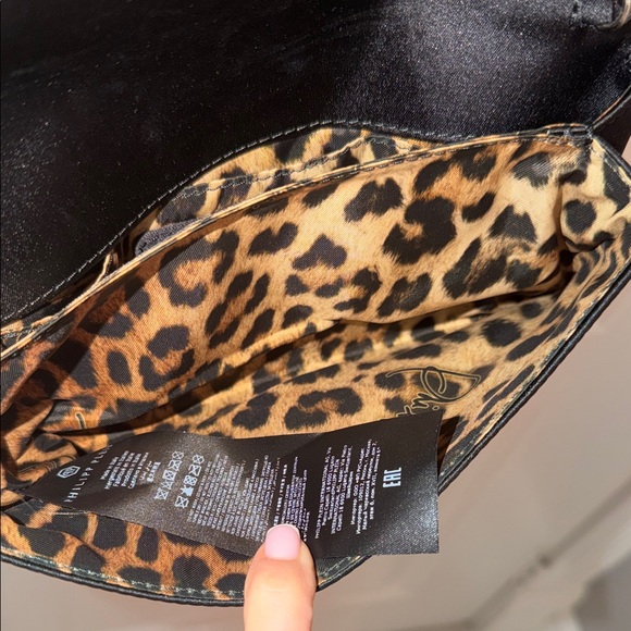 Chic Black Skull Embellished Clutch - Picture 4 of 5